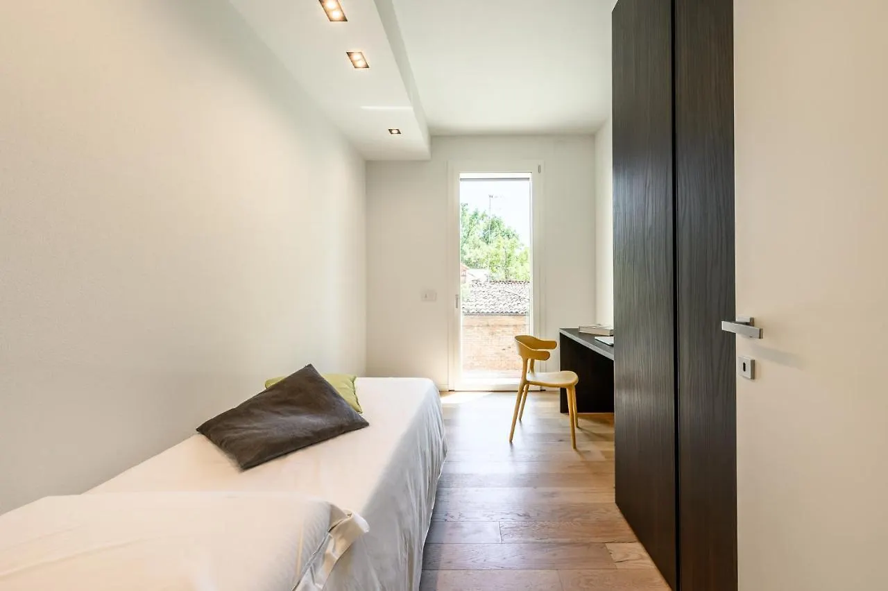 Emilia Suite Green Modena 0*,